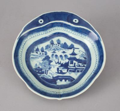  Chinese Export Porcelain Shrimp Dish