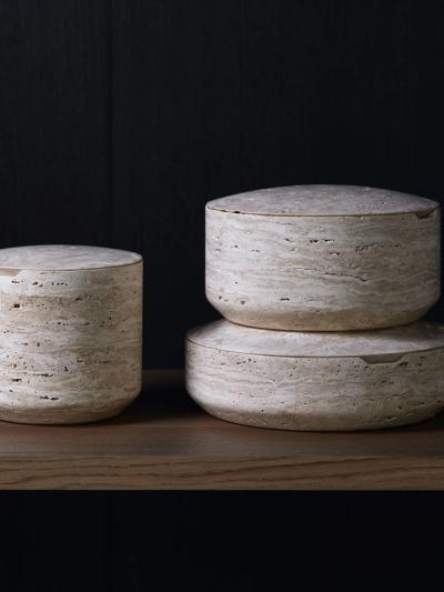  Collection Particuli re LARGE CAIRN CONTAINER IN ROMAN TRAVERTINE