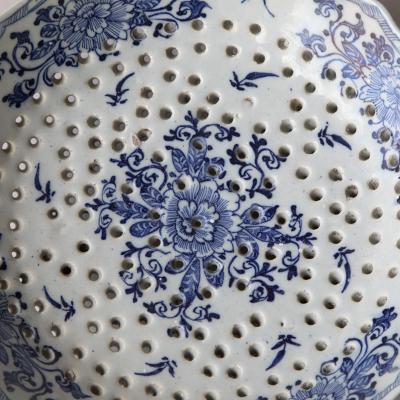  De Porceleyne Byl 18th CENTURY DUTCH DELFT STRAINER
