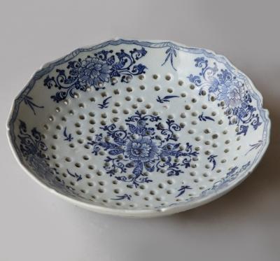  De Porceleyne Byl 18th CENTURY DUTCH DELFT STRAINER