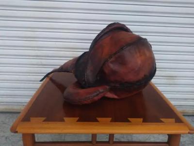  Deru Deru Style Abstract Leather Sculpture