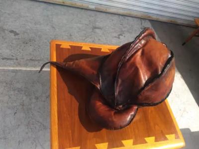  Deru Deru Style Abstract Leather Sculpture