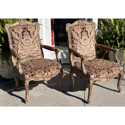  Dessin Fournir Companies Pair of Quatrain for Dessin Fournir Venetian Shell Giltwood Arm Chairs