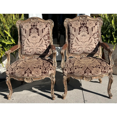  Dessin Fournir Companies Pair of Quatrain for Dessin Fournir Venetian Shell Giltwood Arm Chairs