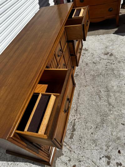  Drexel Drexel Heritage Furniture Drexel Plaudit collection Walnut 9 Drawer Dresser with Mirror