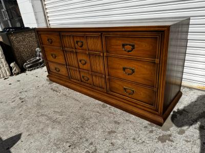  Drexel Drexel Heritage Furniture Drexel Plaudit collection Walnut 9 Drawer Dresser with Mirror