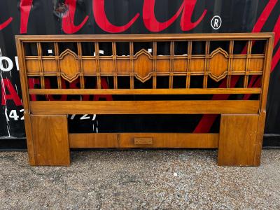  Drexel Drexel Heritage Furniture Drexel Plaudit collection Walnut 9 Drawer Dresser with Mirror