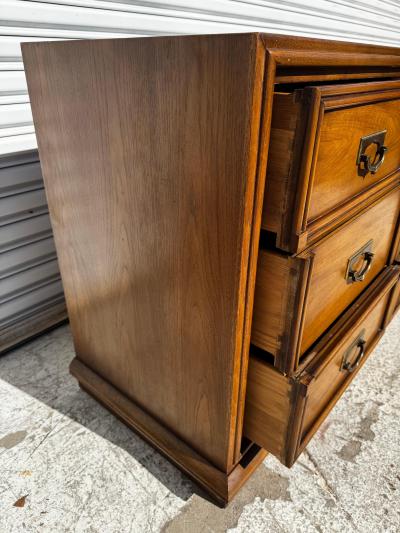  Drexel Drexel Heritage Furniture Drexel Plaudit collection Walnut 9 Drawer Dresser with Mirror