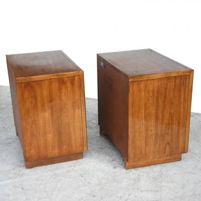  Drexel Drexel Heritage Furniture Pair of Drexel Heritage Consensus Pecan Nightstands