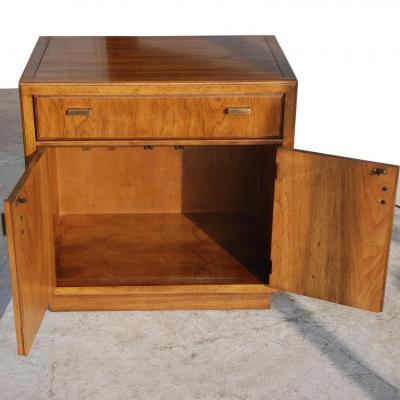  Drexel Drexel Heritage Furniture Pair of Drexel Heritage Consensus Pecan Nightstands