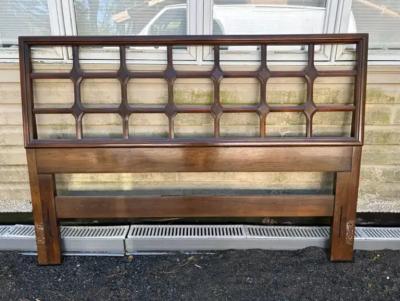  Drexel Drexel Heritage Furniture Stylish Mid Century Modern Walnut Lattice Queen Size Headboard Drexel style