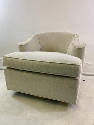  Dunbar HIGH END PAIR OF SWIVEL CHAIRS IN THE MANNER OF DUNBAR