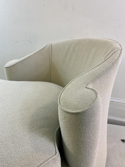  Dunbar HIGH END PAIR OF SWIVEL CHAIRS IN THE MANNER OF DUNBAR