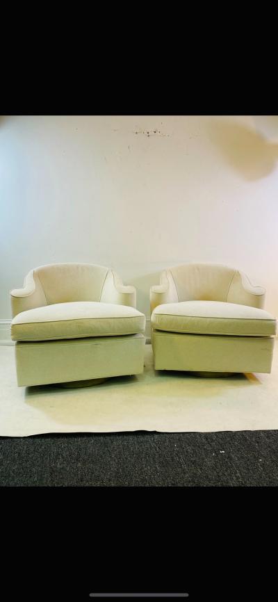  Dunbar HIGH END PAIR OF SWIVEL CHAIRS IN THE MANNER OF DUNBAR