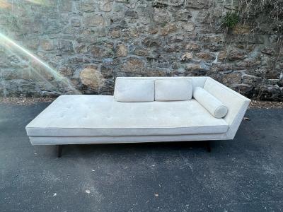  Dunbar MODERN CHAISE SOFA IN THE MANNER OF DUNBAR