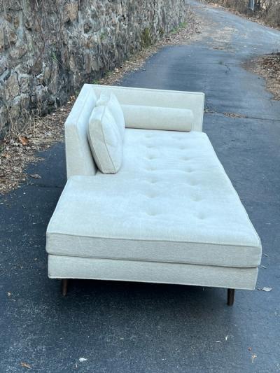  Dunbar MODERN CHAISE SOFA IN THE MANNER OF DUNBAR