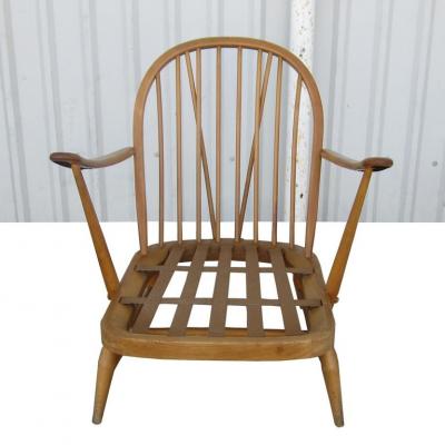 Ercol Ercol Spindleback Settee and Lounge Chair Set