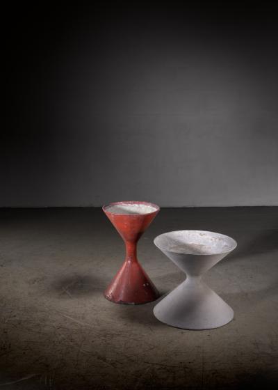  Eternit SA Pair of diabolo shaped Eternit planters