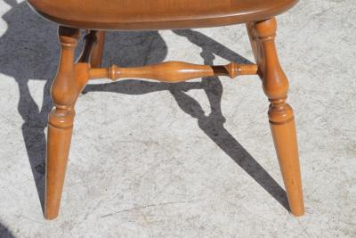  Ethan Allen 1980s Classic Ethan Allen Maple Colonial Style with 2 Leaf Extensions 4 Chairs