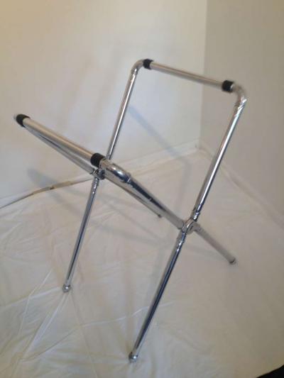  Everlast Metal Products Corporation Pair of Everlast Polished Aluminum Folding Bar Tray Tables