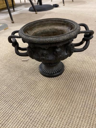  F Barbedienne Foundry XIX Century urne or bronze neo classic flower pot in the Barbedienne style