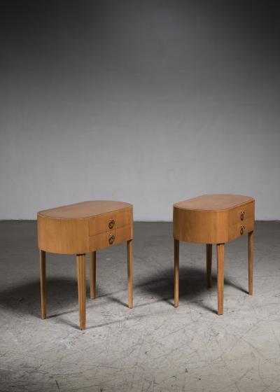  F renade M belfabrikerna Link ping Pair of elm nightstands with glass top