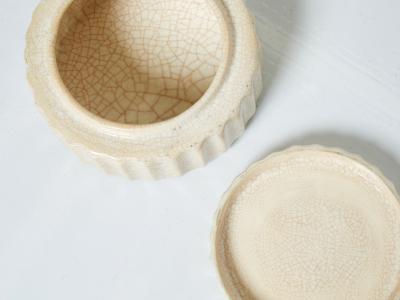 Fa enceries et Emaux de Longwy Large round flowers cream Art deco box Emaux de Longwy 1930