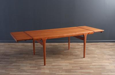  Faarup M belfabrik Danish Modern Expanding Teak Dining Table by Faarup Mobelfabrik