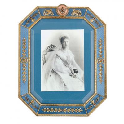  Faberg Gold precious stone and enamel frame in the manner of Faberg 