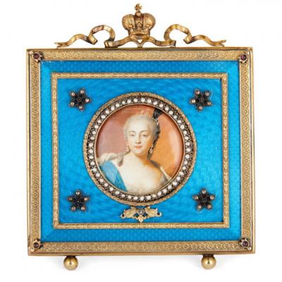  Faberg Vermeil and pearl photograph frame in the manner of Faberg 