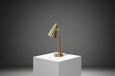  Falkenbergs Belysning Model 6408 Brass and Oak Table Lamp by Falkenbergs Sweden 1950s