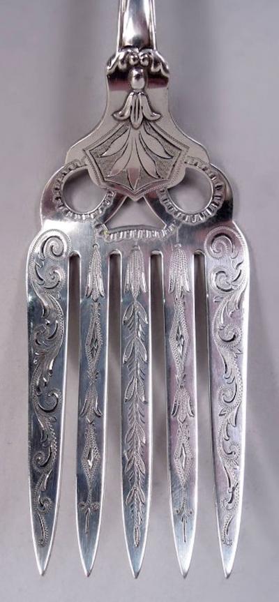  Farrington Hunnewell Farrington Hunnewell Medallion Boston Coin Silver Fish Serving Pair