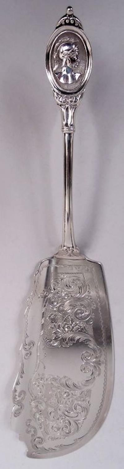  Farrington Hunnewell Farrington Hunnewell Medallion Boston Coin Silver Fish Serving Pair