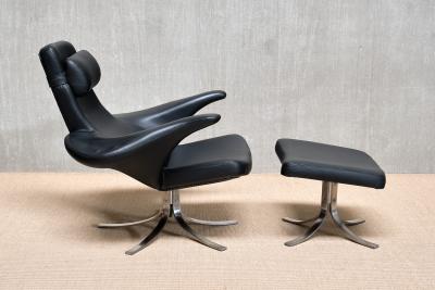 G sta Berg Stenerik Eriksson Gosta Berg Stenerik Eriksson Seagull Chair with Stool Fritz Hansen 1960s