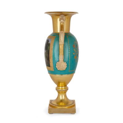  Gardner Porcelain Factory Fine and important gilt ground porcelain vase by the Gardner Factory