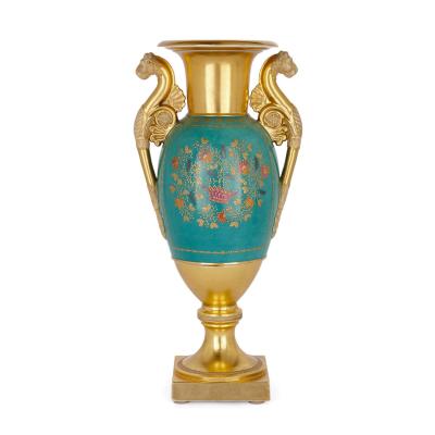  Gardner Porcelain Factory Fine and important gilt ground porcelain vase by the Gardner Factory