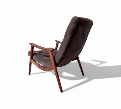  Gelli Ind stria de M veis Pair of Canoa Armchairs in Wood Fabric Gelli 1960s Lot 508