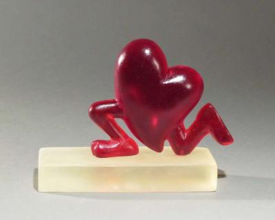  Glenn Green Galleries Running Heart red resin 