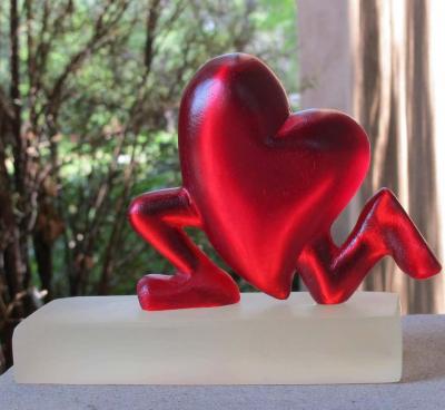  Glenn Green Galleries Running Heart red resin 
