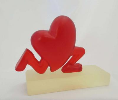  Glenn Green Galleries Running Heart red resin 