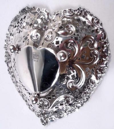  Gorham Manufacturing Co Gorham Victorian Rococo Lovey Dovey Romantic Heart Dish