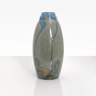  H gan s HOGANAS SWEDISH ART NOUVEAU CERAMIC VASE CIRCA 1910