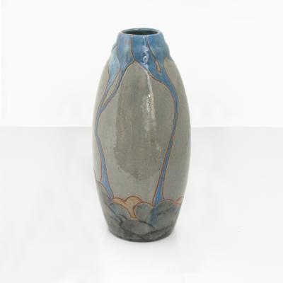  H gan s HOGANAS SWEDISH ART NOUVEAU CERAMIC VASE CIRCA 1910