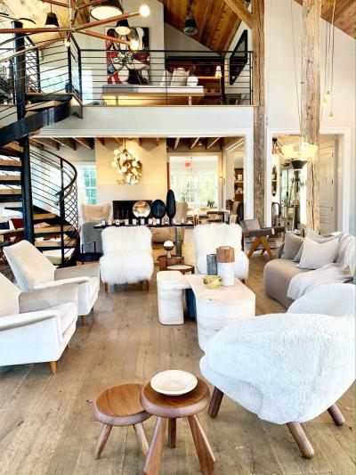  HOUSE OF FINN JUHL PAIR OF FINN JUHL PELICAN CHAIR IN MOONLIGHT SHEEPSKIN