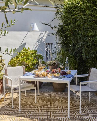  Hans Agne Jakobsson Hans Agne Jakobsson Tratten Outdoor Sconce in White