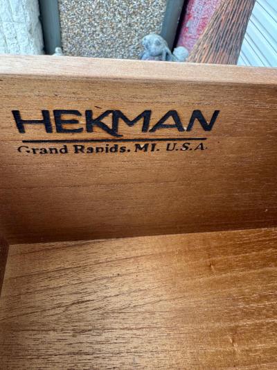  Hekman Furniture Company Hekman Chest of Drawers