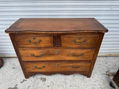  Hekman Furniture Company Hekman Chest of Drawers