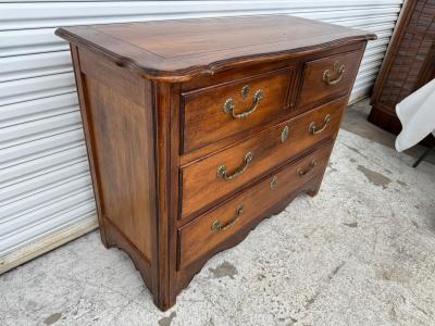  Hekman Furniture Company Hekman Chest of Drawers