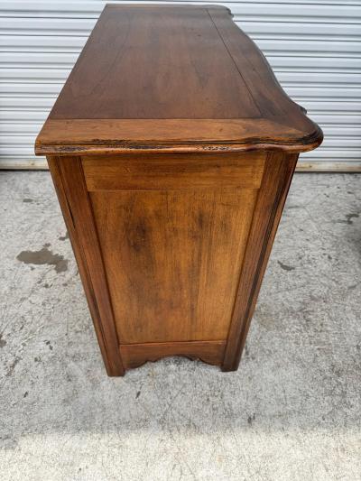  Hekman Furniture Company Hekman Chest of Drawers