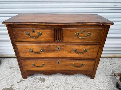  Hekman Furniture Company Hekman Chest of Drawers